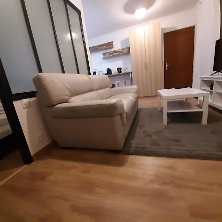 Appartement 2 Pieces, Proche Rer, Bus Et Chateau Rambouillet Dış mekan fotoğraf